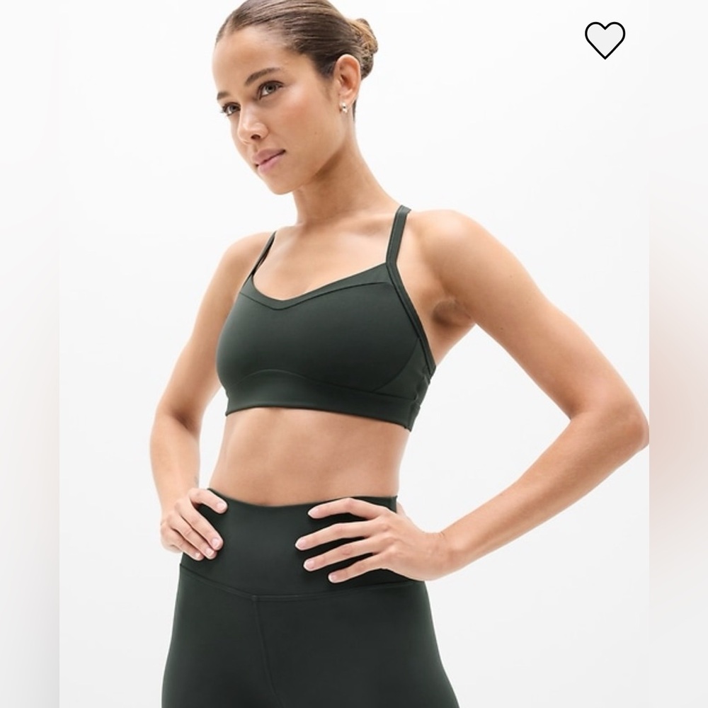 NWT Athleta Women's Elm Green Sports Vital Sports Bra. Size M.